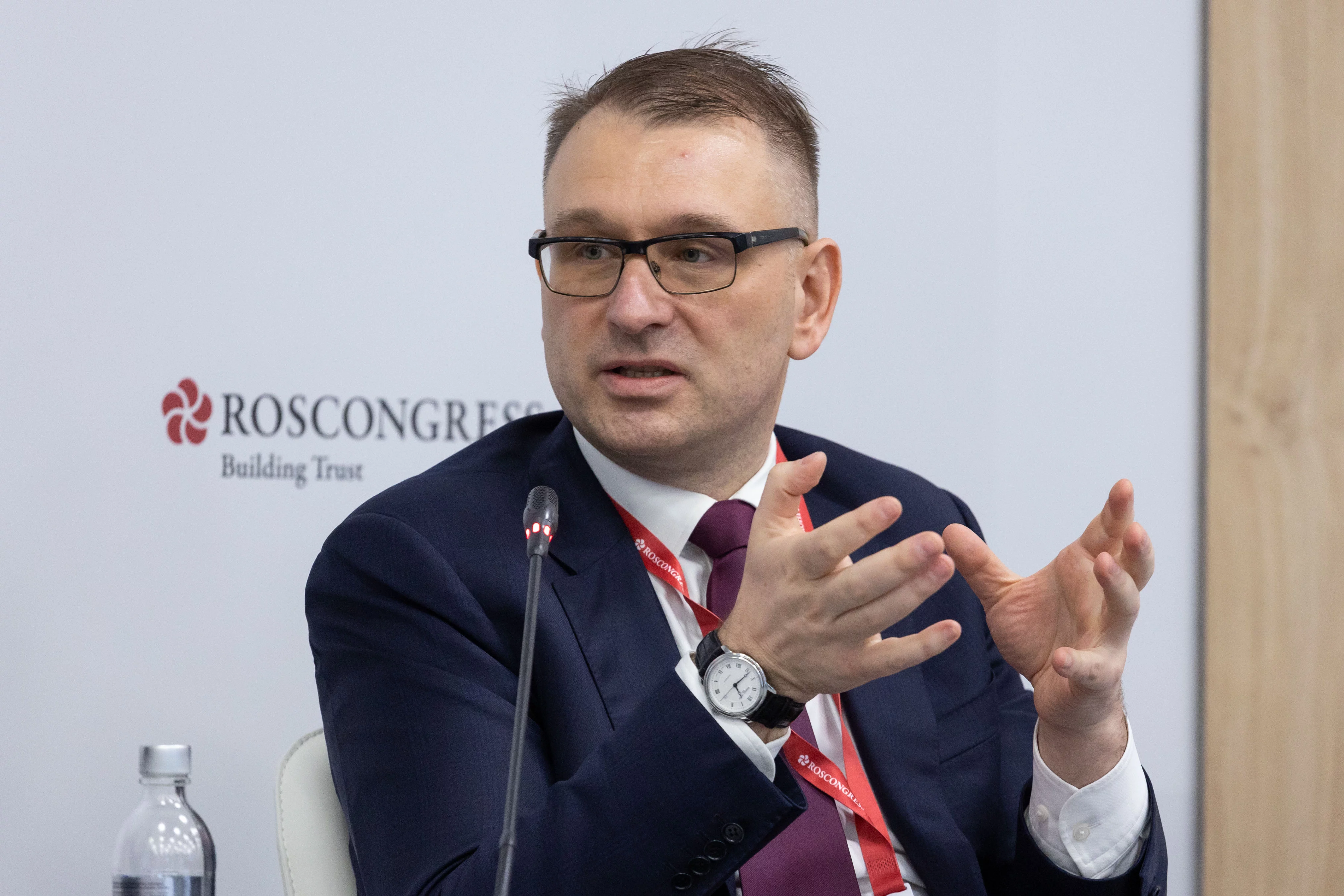Эксперты обсудили, где искать точки роста в экономике ограничений