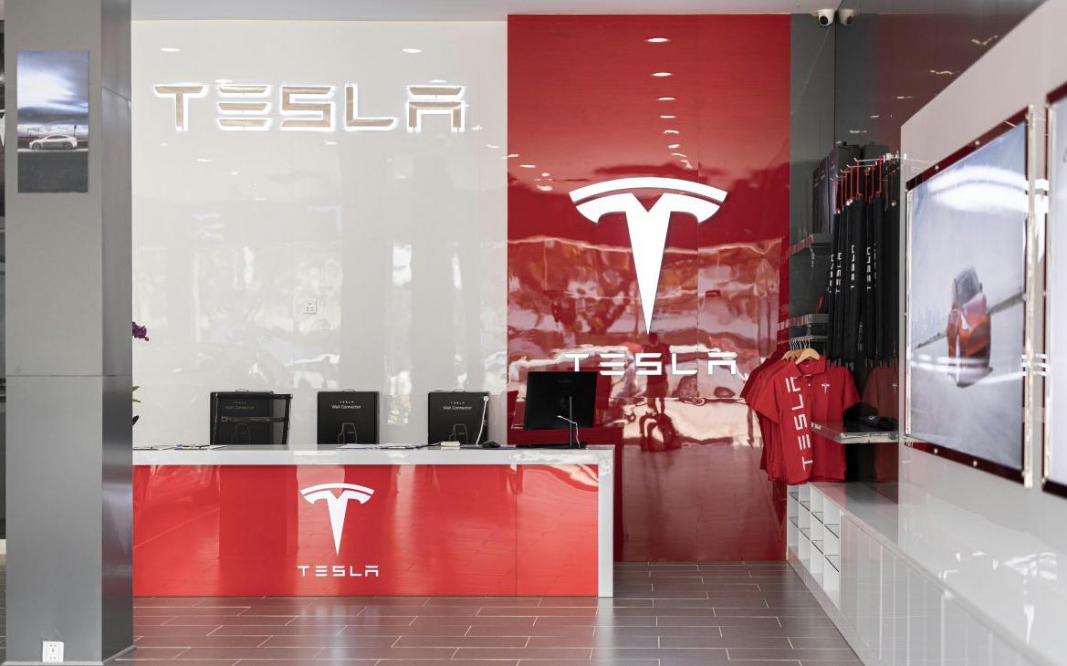 Аналитики ждут роста продаж Tesla впервые с 2023-го. Что будет с акциями