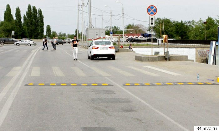 На трассах Волгограда появились нарисованные «лежачие полицейские»