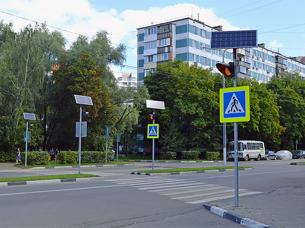 Дублирующие знаки установят на 555 пешеходных переходах Москвы