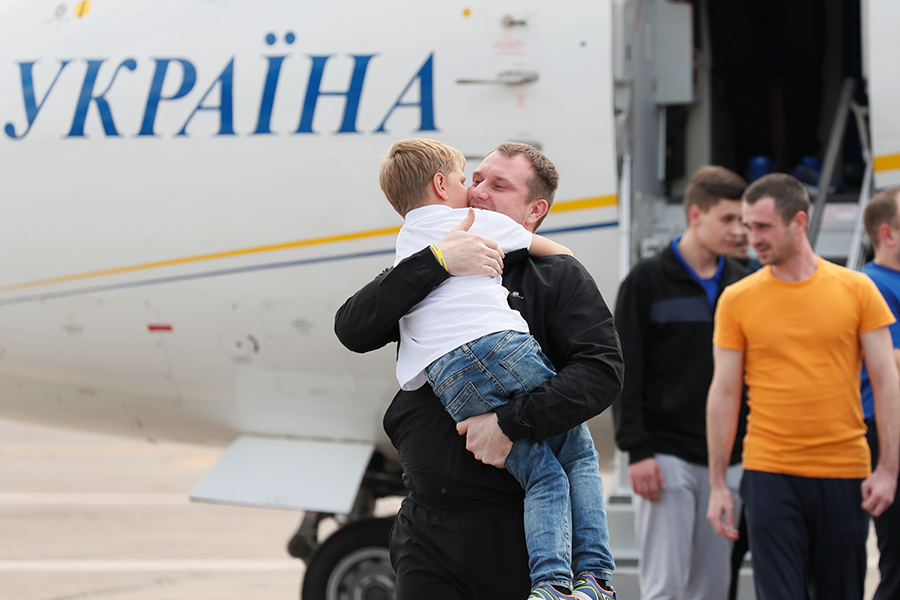 Украинский президент отметил, что было сделано все возможное для возвращения украинцев на родину, и поблагодарил всех, кто был причастен к процессу обмена