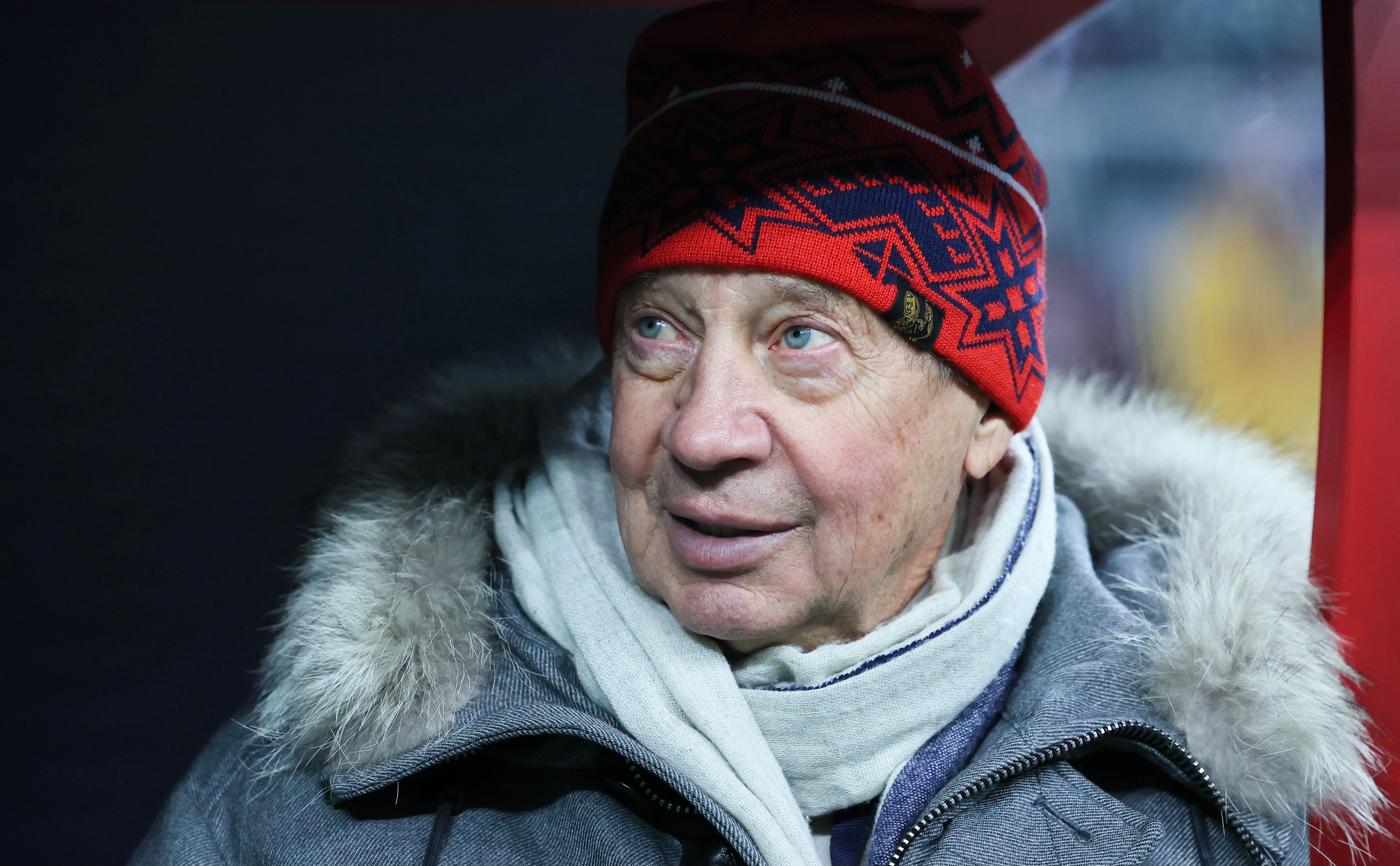 тадион "РЖД Арена". Ретро-матч по футболу. "Локомотив" (Москва) - ЦСКА (Москва). Главный тренер команды "Локомотив" Юрий Семин во время матча. Ретро-матч приурочен к 21-летней годовщине "золотого" матча команд чемпионата России. (Сергей Савостьянов/ТАСС)