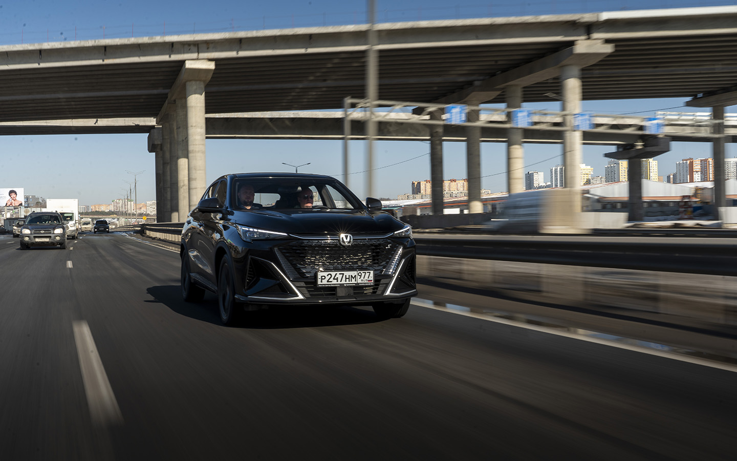 Динамика в целом радует, но от кроссовера с прицелом на спорт хочется получить больше производительности