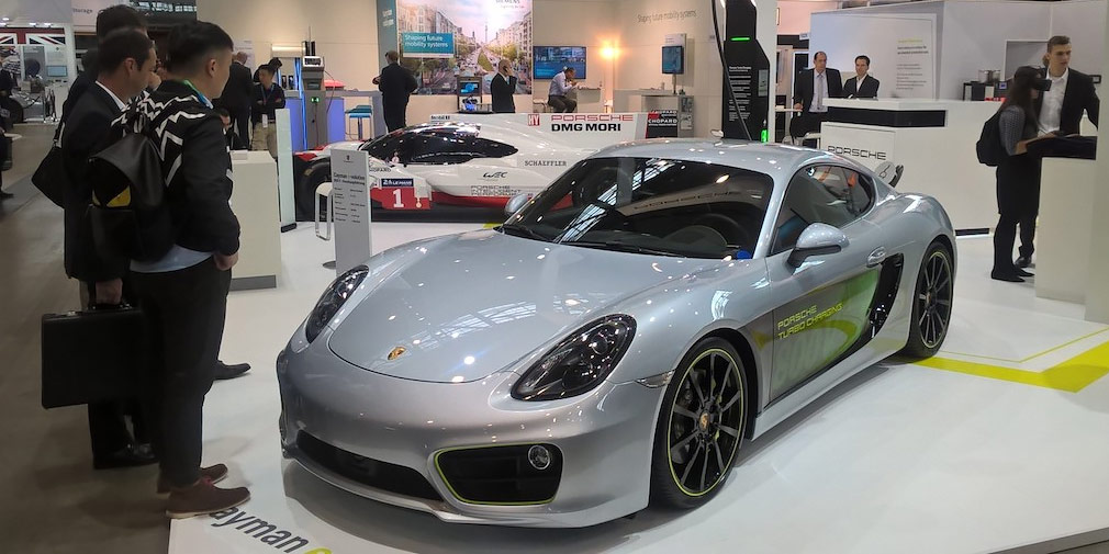 Porsche представила прототип электрического купе Cayman