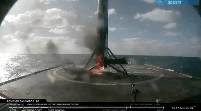 После приземления ракеты Falcon 9 произошло возгорание