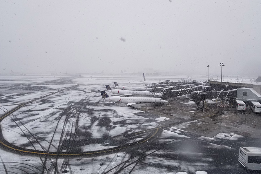 Из-за снежного шторма авиасообщение на восточном побережье оказалось нарушено&nbsp;