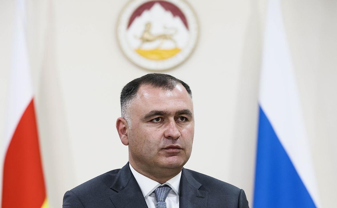 У президента Южной Осетии выявили COVID перед встречей с Путиным"/>













