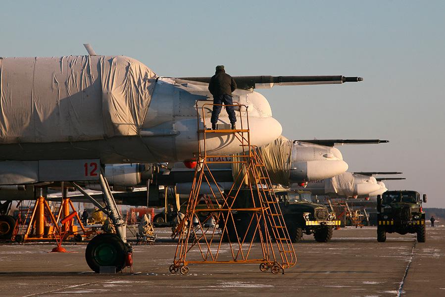 Бомбардировщики Ту-95МС на авиабазе ВВС РФ &laquo;Энгельс-2&raquo;