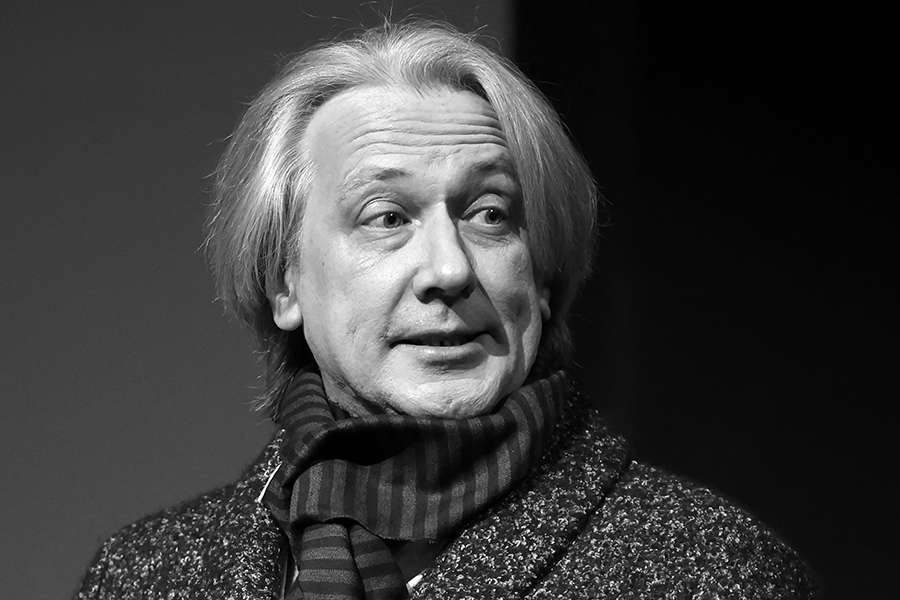 Известный телевещуший и актер РАМТа Алексей Веселкин умер на 64 году жизни. Он начал театральную карьеру в труппе РАМТа, где играл с 1983 года до последних дней. За годы работы в театре он исполнил около 60 ролей, среди которых Павел Фамусов в &laquo;Горе от ума&raquo;, судья Айвз в &laquo;Нюрнберге&raquo;, Меннерс в &laquo;Алых парусах&raquo;, Эраст Фандорин в &laquo;Инь и Ян&raquo;, Эдгар в &laquo;Короле Лире&raquo; и сразу несколько ролей в &laquo;Береге утопии&raquo;. В 1996 году Веселкин получил звание заслуженного артиста России.

Широкому зрителю актер был известен по популярным молодежным телепроектам и работе на радио. В молодости Веселкин вел телепрограммы &laquo;Будильник&raquo;, &laquo;До 16 и старше&raquo;, &laquo;Детский час&raquo;, &laquo;Царь горы&raquo;, &laquo;50&times;50&raquo;. В более зрелом возрасте артист был ведущим передач &laquo;Разум и чувства&raquo;, &laquo;Программа П&raquo; и &laquo;Сергей Стиллавин и его друзья&raquo; на радиостанции &laquo;Маяк&raquo;.

Читать больше