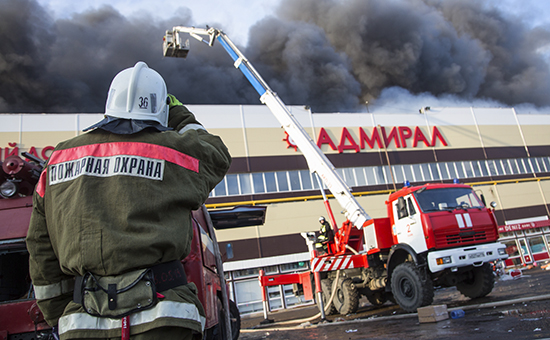 Тушение пожара в торговом центре «Адмирал»