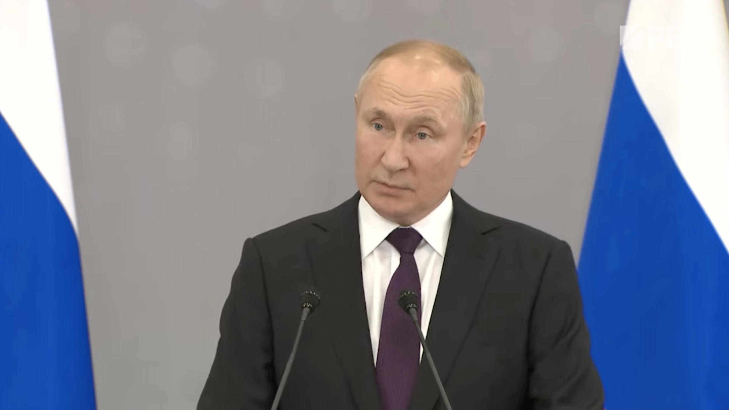 Путин заявил о вопросе к работе зерновозов из-за взрыва на Крымском мосту