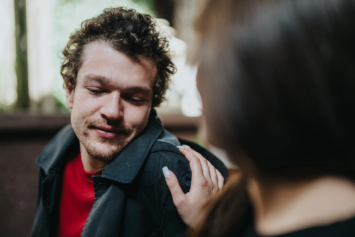 Вместо живого человека с его реальными трудностями, потребностями и ограничениями люди видят проекцию собственных фантазий