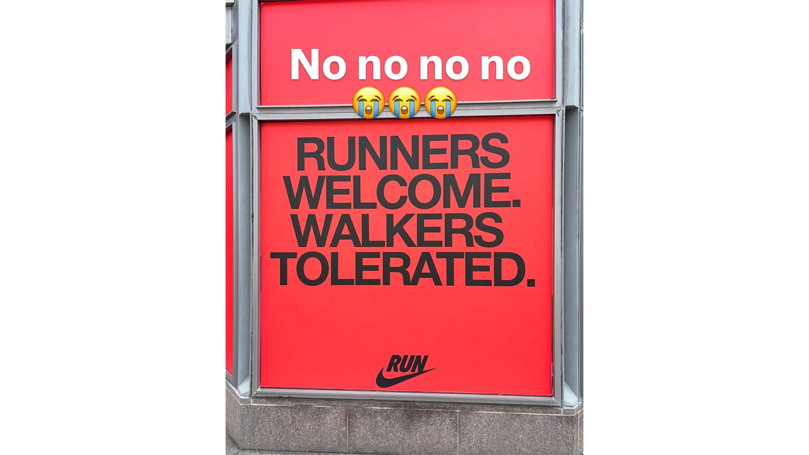 Вывеска Nike в одном из флагманских магазинов в Бостоне