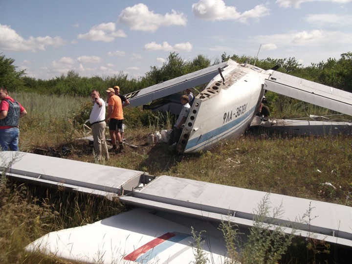 Пилот упавшего под Ростовом самолета сбежал с места крушения