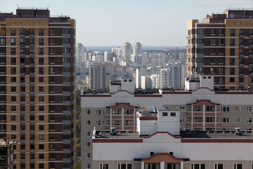Число сделок с новыми квартирами в России за год выросло на 13%