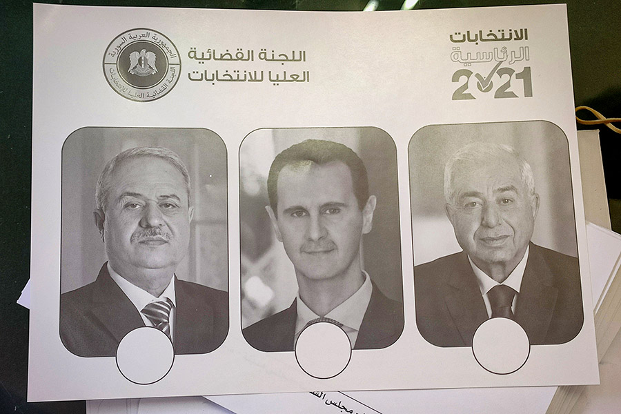 В выборах выразил желание принять 51 человек, но зарегистрированы были только трое. Фаворит выборов&nbsp;&mdash; 55-летний Башар Асад, возглавивший страну после смерти своего отца Хафеза Асада в 2000 году. В них также принимают участие бывший депутат от партии социалистов-юнионистов Абдалла Саллюм Абдалла и представитель так называемой патриотической оппозиции Махмуд Ахмед Мураи.

Абдалла родился в 1956 году в провинции Алеппо. Был депутатом Народного совета (парламента), а в 2016&ndash;2020 годах &mdash; министром по делам этого совета.

Третий кандидат Махмуд Ахмед Мураи родился в 1957 году в пригороде Дамаска. Он возглавляет Сирийскую арабскую организацию по правам человека, а также занимает пост генсека &laquo;Демократического фронта оппозиции&raquo;, созданного в декабре 2016 года