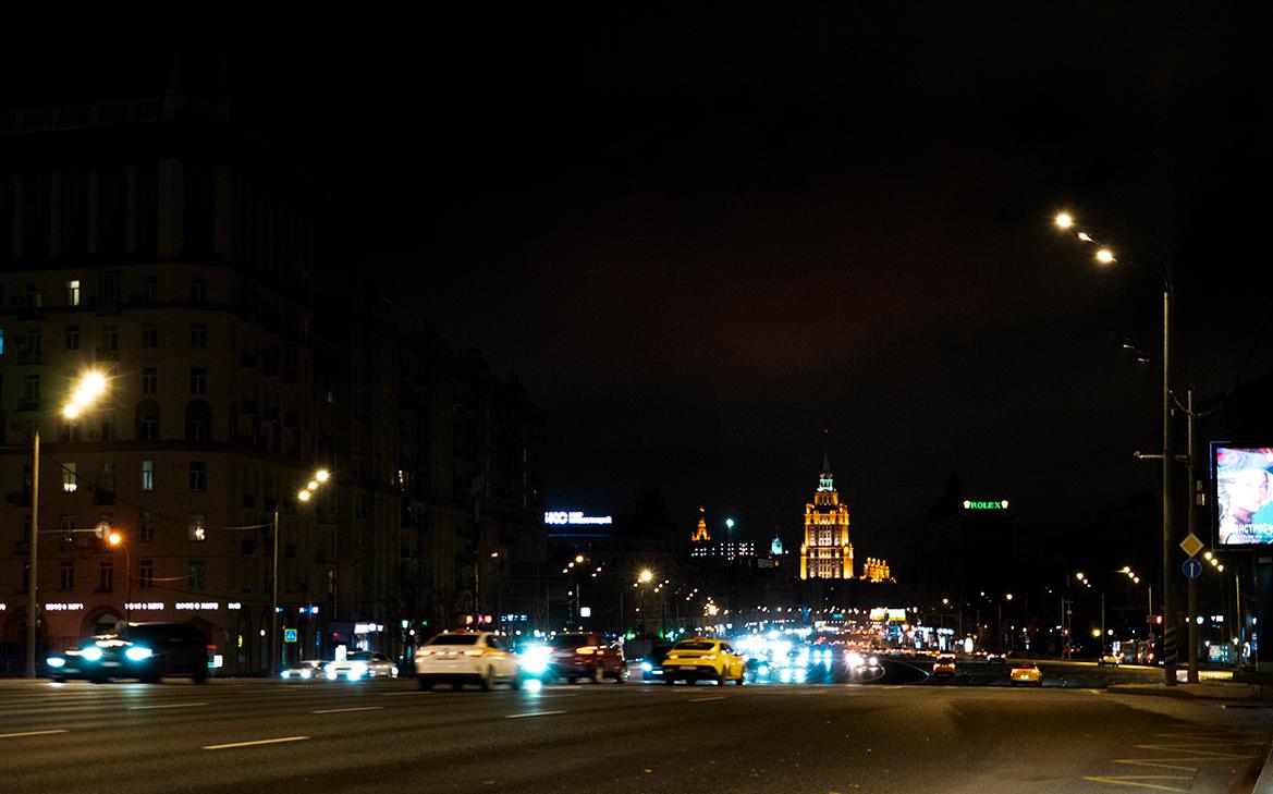 Москвичей предупредили о сильном ветре и гололедице