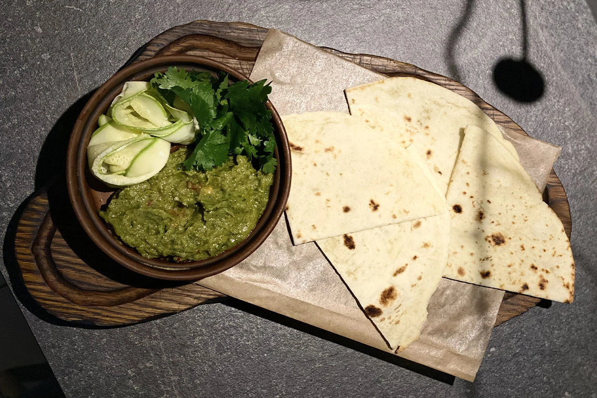 Намазка из кабачка и кинзы с лепешкой