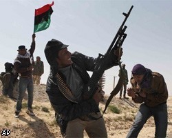 Ливийские повстанцы атаковали нефтяной завод под Триполи