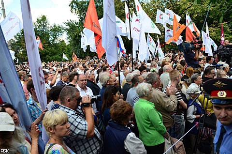 Митинг у Белого дома в годовщину путча 1991 года.