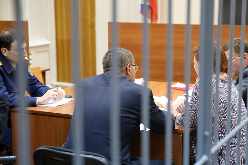 Алексей Улюкаев в&nbsp;Басманном суде. ​15 ноября 2016 года


