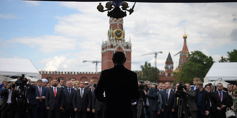 СМИ рассказали об усиленном контроле Кремля за губернаторами-новичками