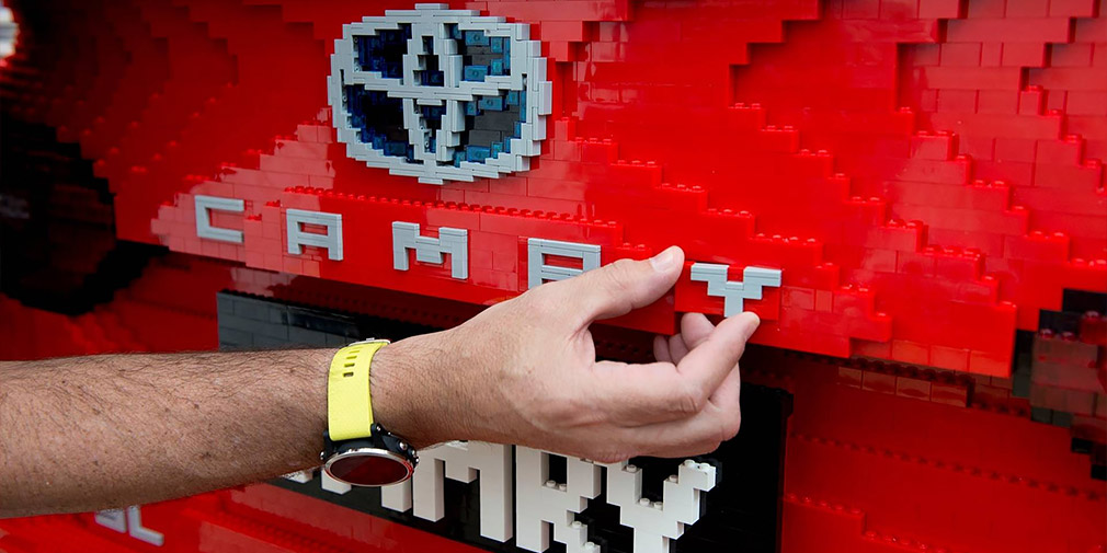 Австралиец построил Toyota Camry из Lego в натуральную величину
