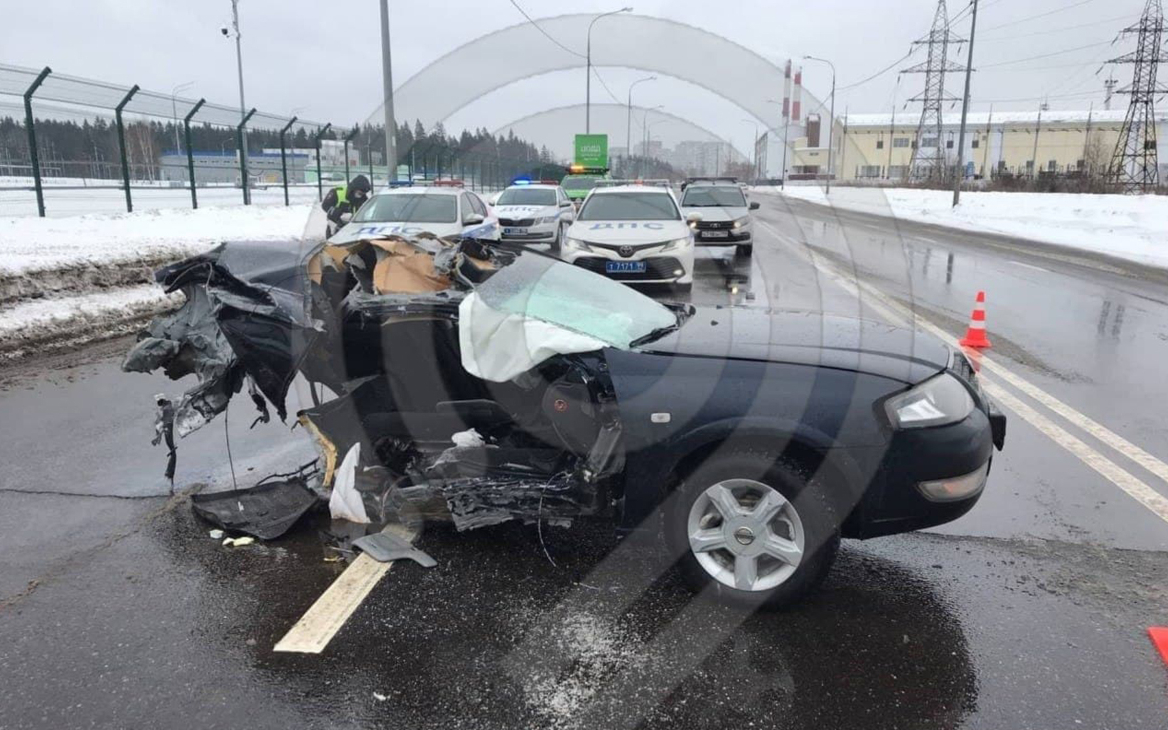 Автомобиль разорвало надвое в ДТП в Зеленограде — РБК