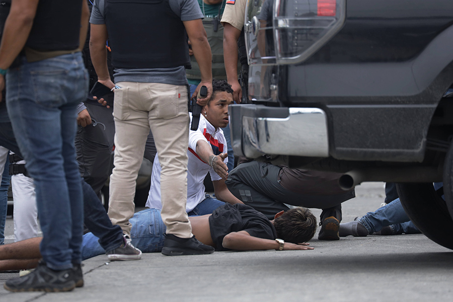 Полиция задерживает&nbsp;участников нападения на студию TC Televisi&oacute;n в Гуаякиле, 9 января