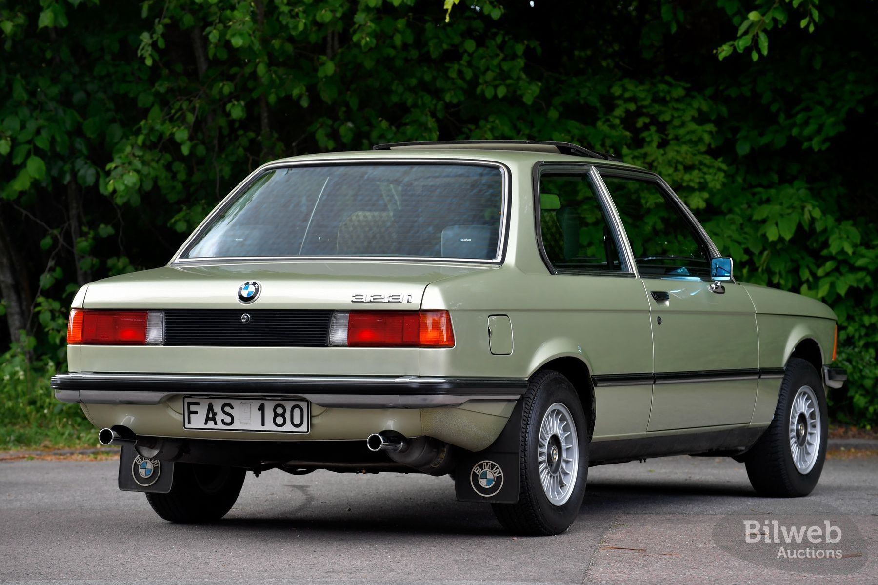 BMW 323i