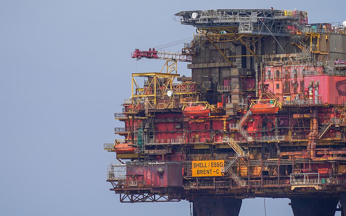 Цена нефти впервые с января превысила $80 после ударов США по Ирану