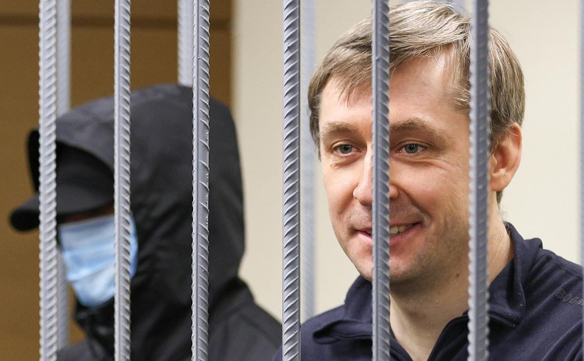 Дмитрий Захарченко (справа)