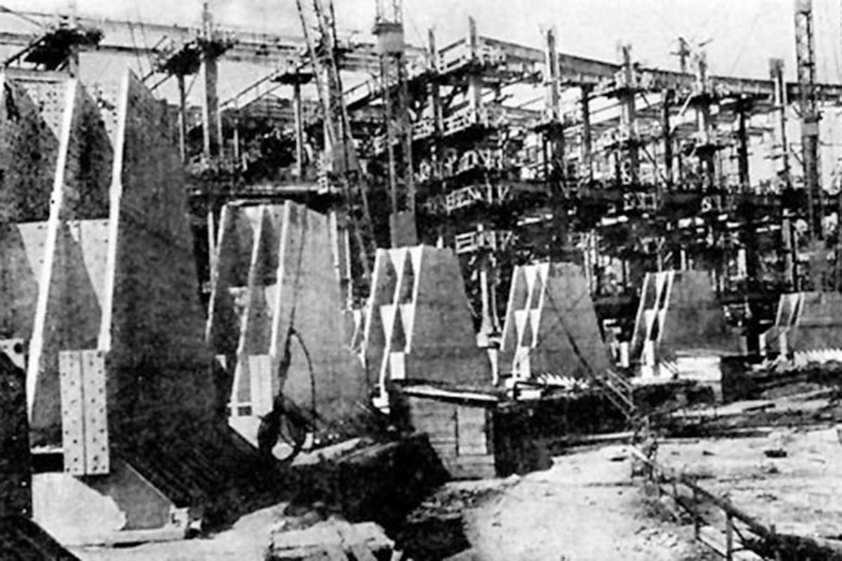 Строительство цоколя Дворца Советов. 1940 год