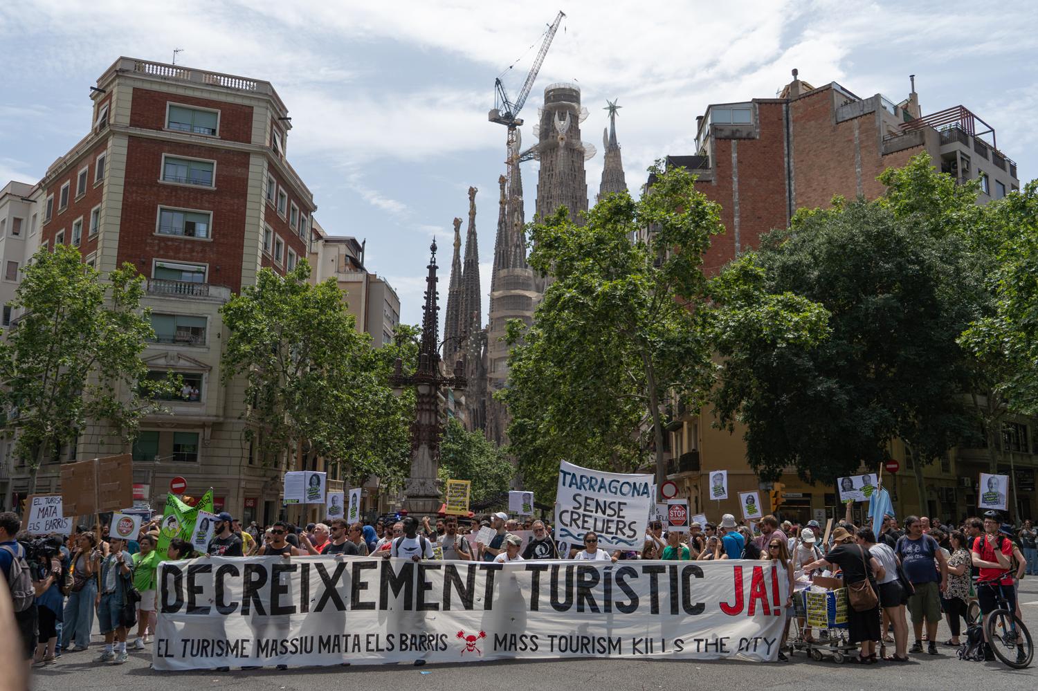 Демонстрация против туризма в Барселоне