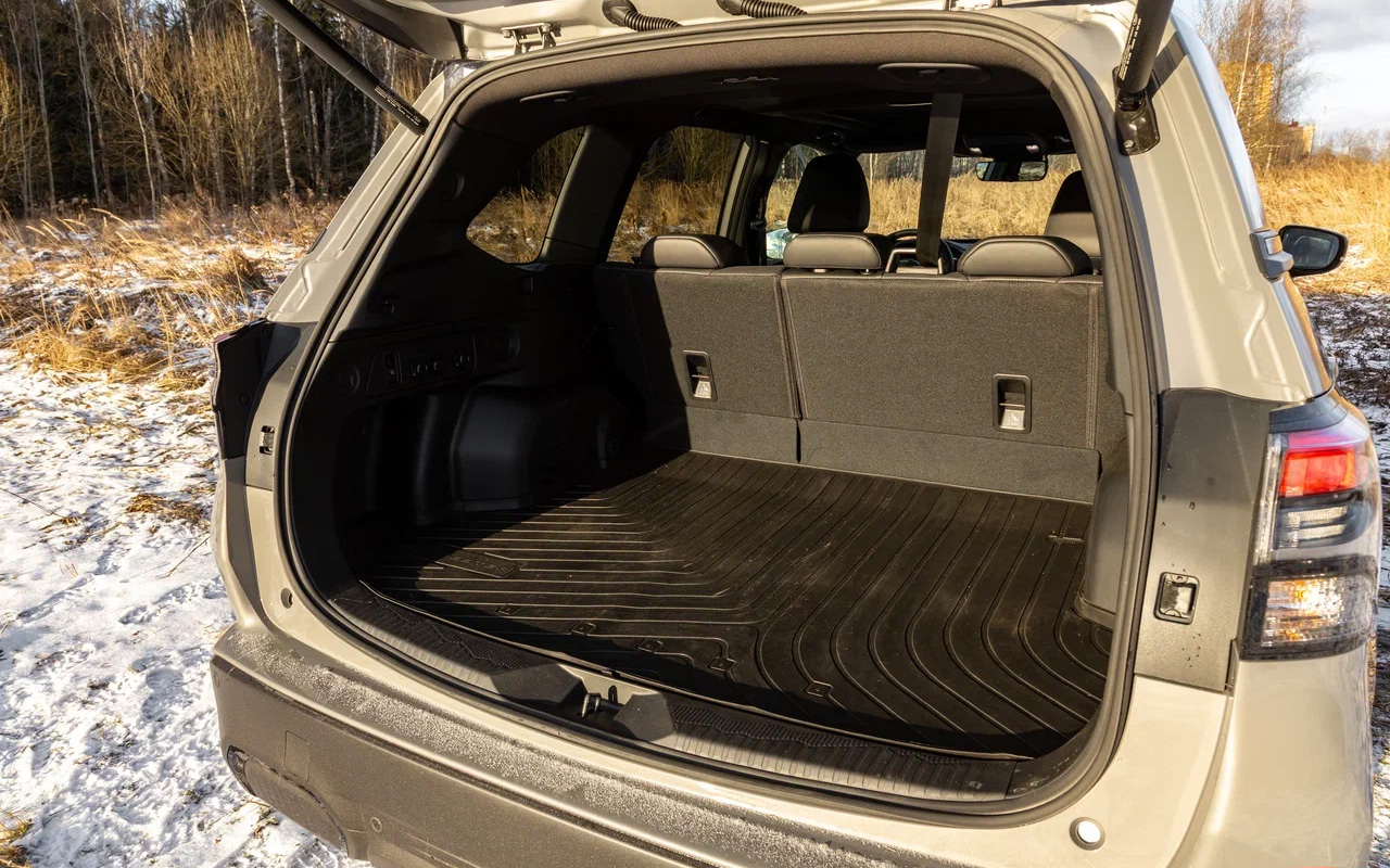 Багажник Subaru Forester немного&nbsp;вырос по отношению в пятому поколению: теперь он вмещает&nbsp;838 л (по методике EPA)
