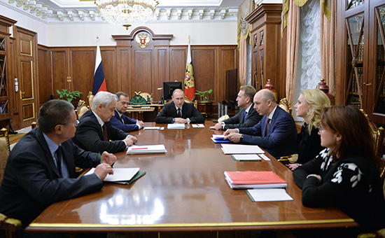Президент России Владимир Путин проводит совещание по экономическим вопросам в Кремле



