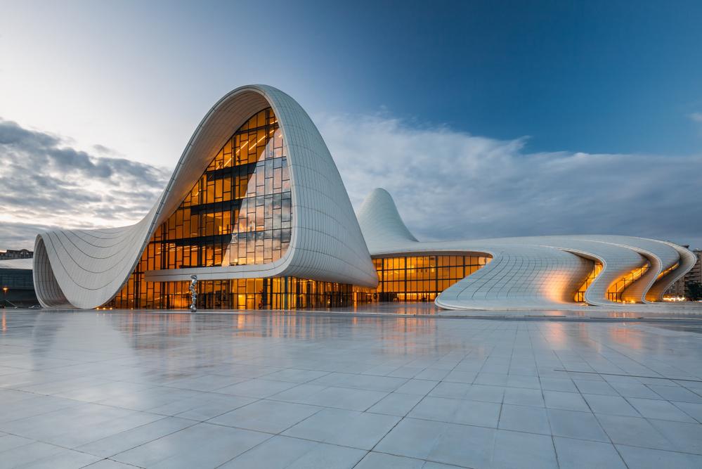 В проекте Центра Гейдара Алиева (Баку) почти не использовались прямые линии. В 2014 году признано лучшим зданием в мире и удостоено премии Design of the Year