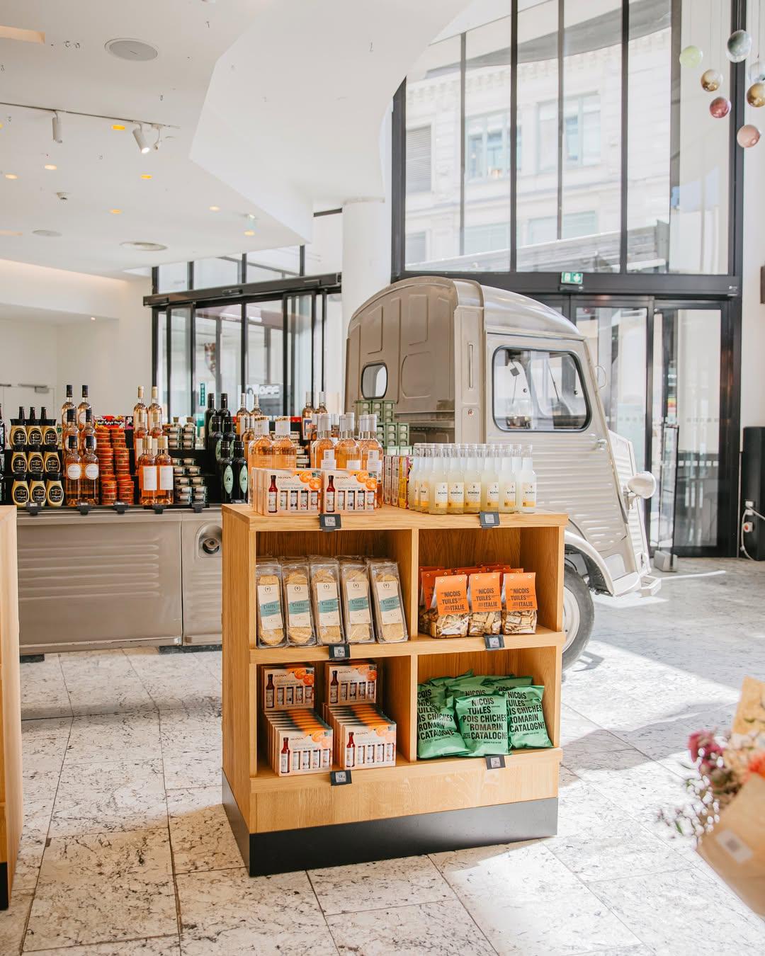 Интерьер магазина La Grande Épicerie de Paris