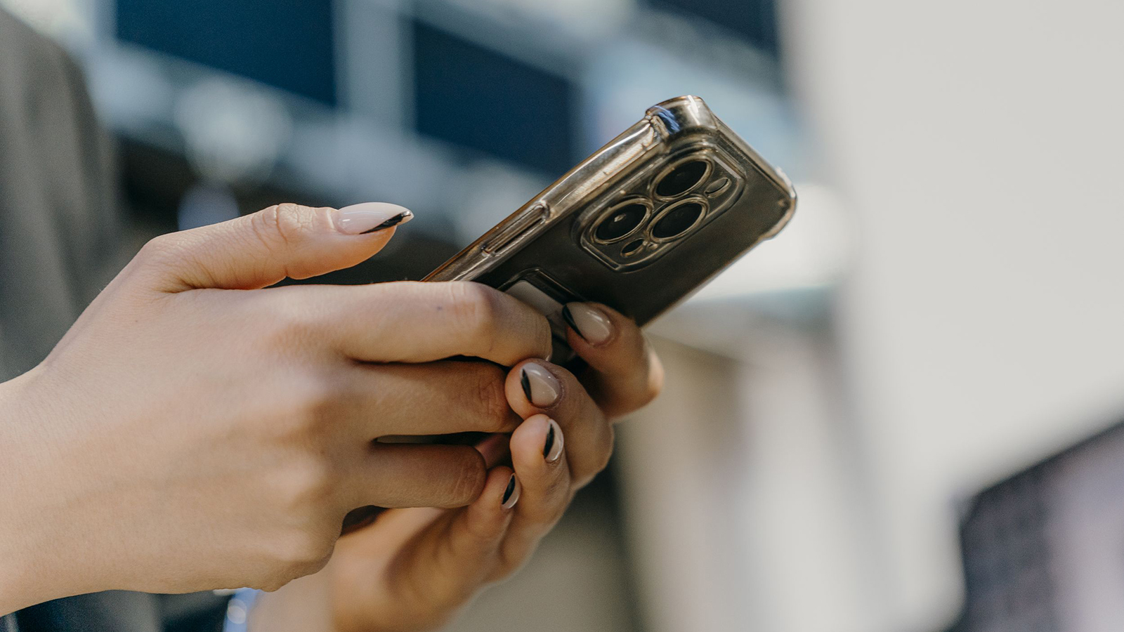 В Госдуме призвали проверить операторов мобильной связи из-за жалоб