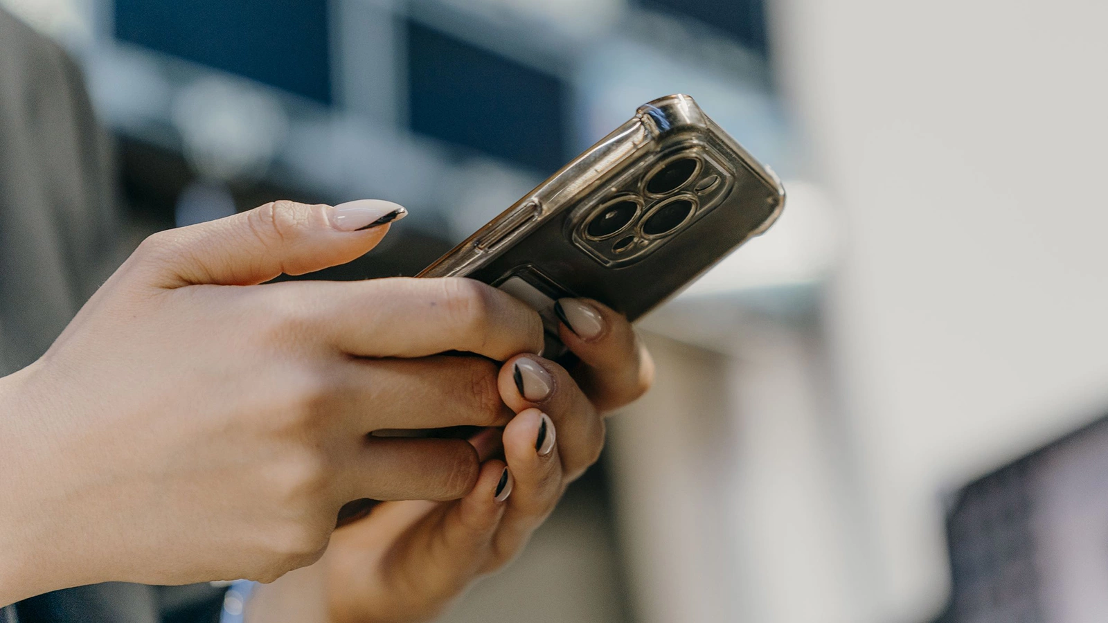 В Госдуме призвали проверить операторов мобильной связи из-за жалоб