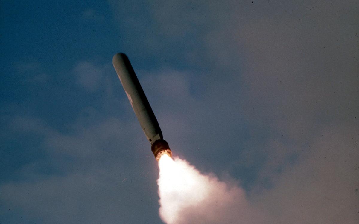 Запуск крылатой ракеты&nbsp;Tomahawk с американского ракетного крейсера