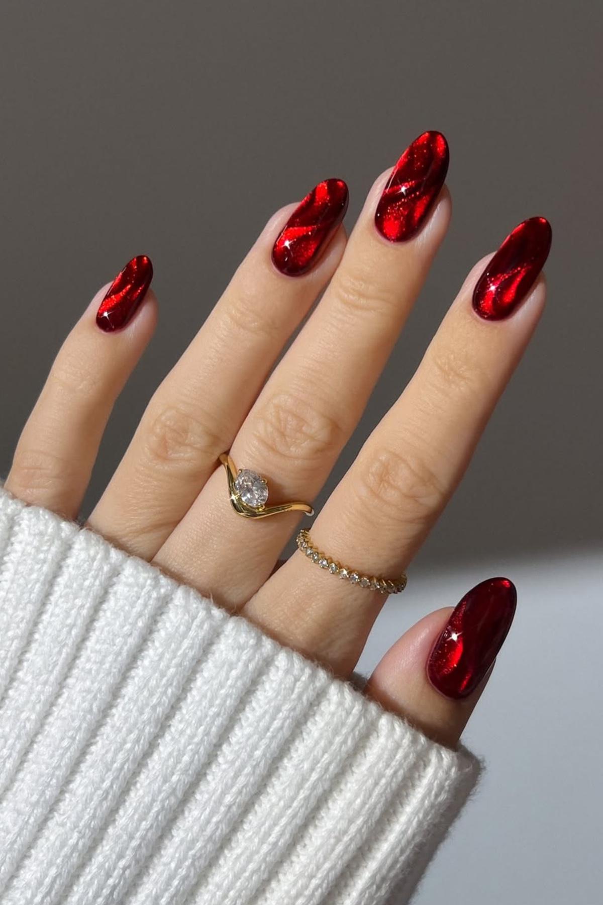 Магнитный лак создает перелив, напоминающий мерцание кошачьих глаз