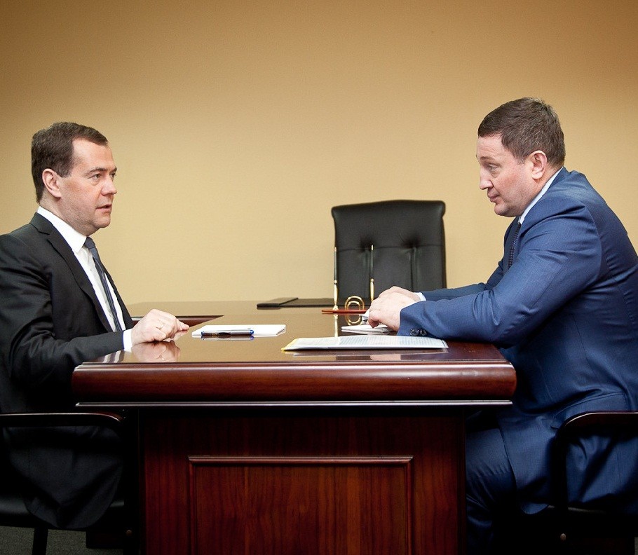 Медведев обозначил Бочарову приоритеты работы в должности врио губернатора 