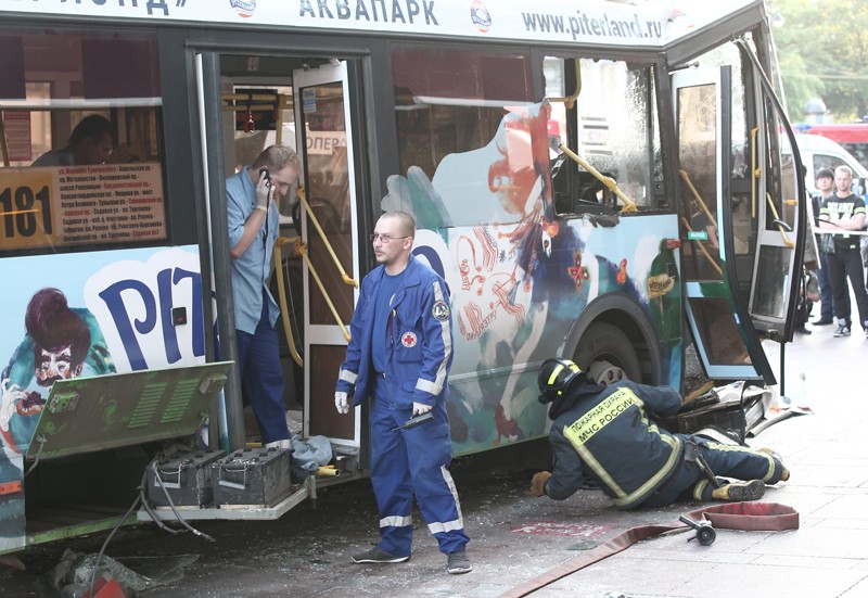 На Невском вылетевший на тротуар автобус сбил 24 человека