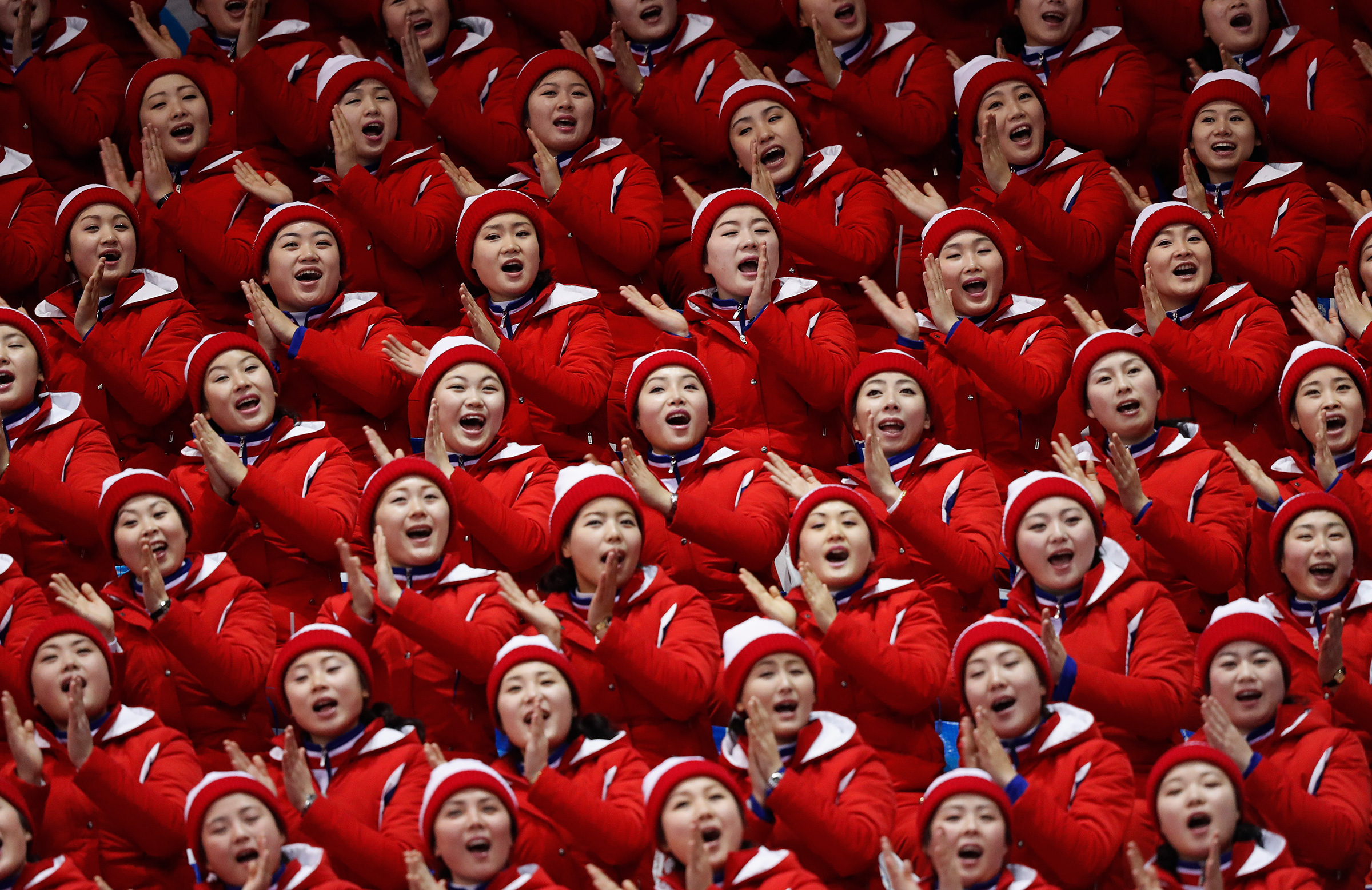 Едва&nbsp;ли не больше самой Олимпиады запомнятся болельщицы Северной Кореи. Впервые с 2006 года КНДР и Южная Корея объединились для участия в Играх. КНДР привезла в Южную Корею группу поддержки из 229 девушек. Все они одеты в форму, на трибунах синхронно кричат лозунги и демонстрируют танцевальные движения. Как пишет The New York Times, болельщицы разделены на группы, каждую из которых сопровождают несколько мужчин. Без сопровождения болельщицы не появляются нигде и не общаются ни с кем, кроме друг друга. У них есть заводила, по команде которого они начинают кричать и хлопать.

Как рассказала изданию женщина, которой несколько лет назад удалось бежать из КНДР, она тоже когда-то была такой чирлидершей. По ее словам, девушек отбирают из спортивных и танцевальных секций, они обязательно должны быть выше 160&nbsp;см, а также быть благонадежными и доказать верность режиму. За выступления на соревнованиях им не платят, а на подготовку к ним уходит несколько месяцев.
