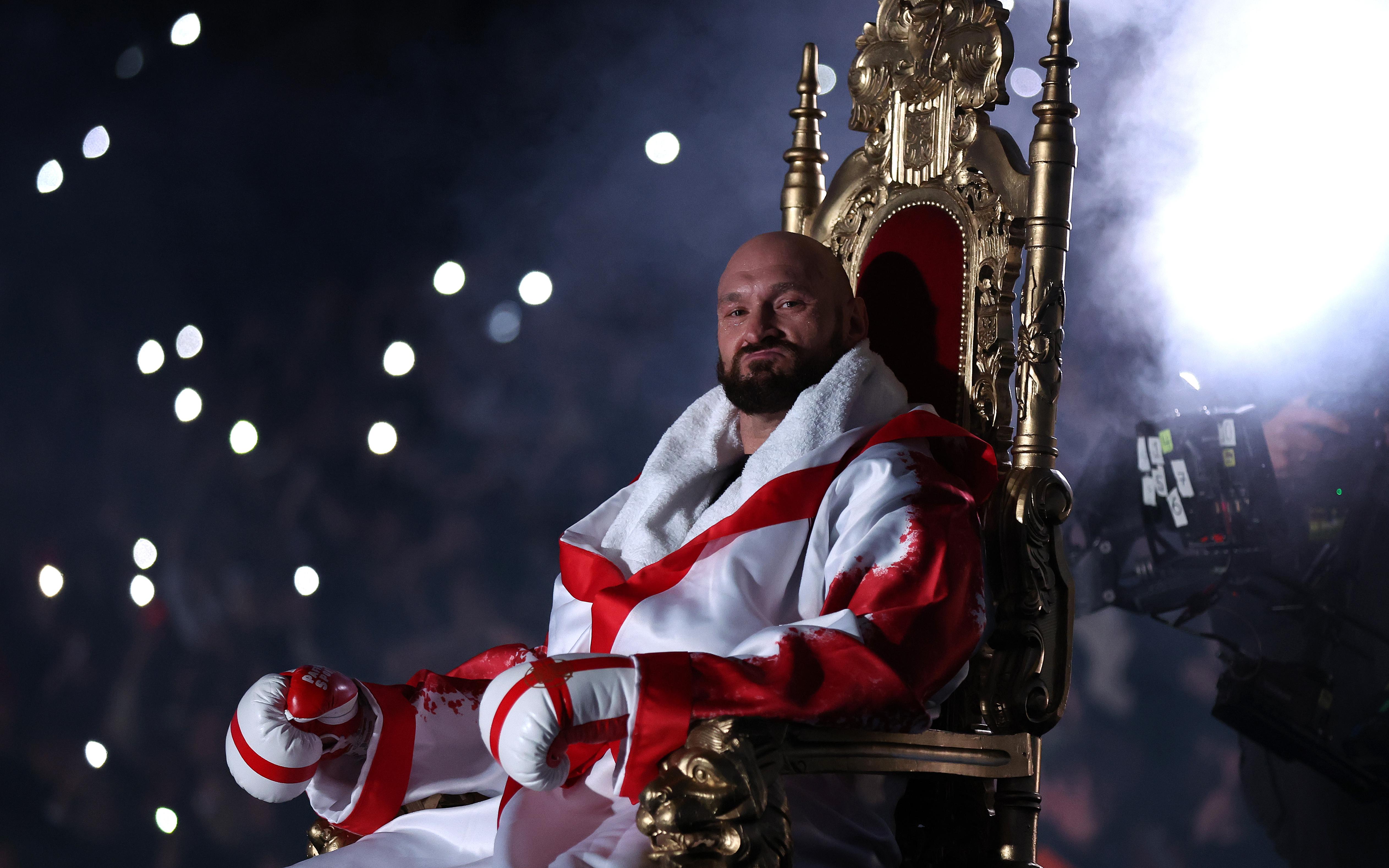 Непобежденный чемпион по боксу Тайсон Фьюри решил возобновить карьеру