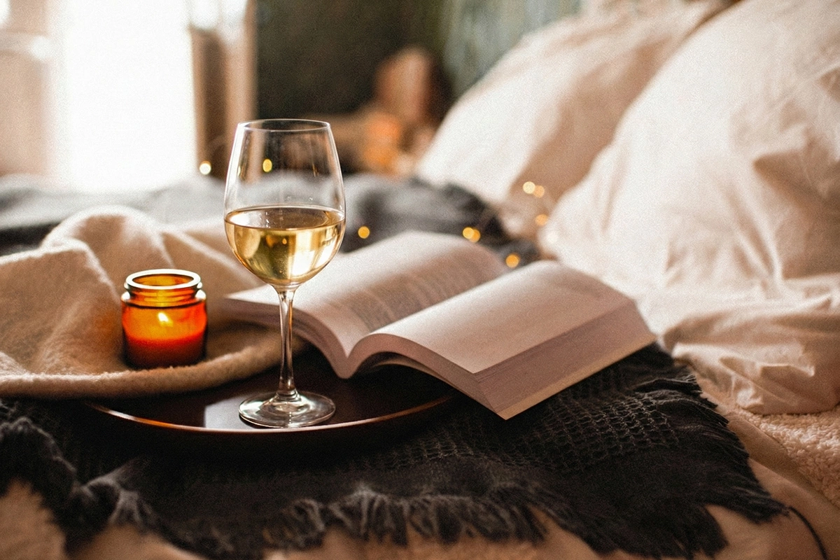 Книги для новогоднего настроения от Галины Юзефович и вина к ним