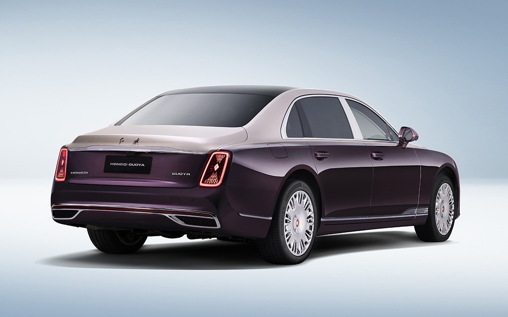 Пневмоподвеска способна поднимать автомобиль на 45 мм в зависимости от эксплуатационных условий