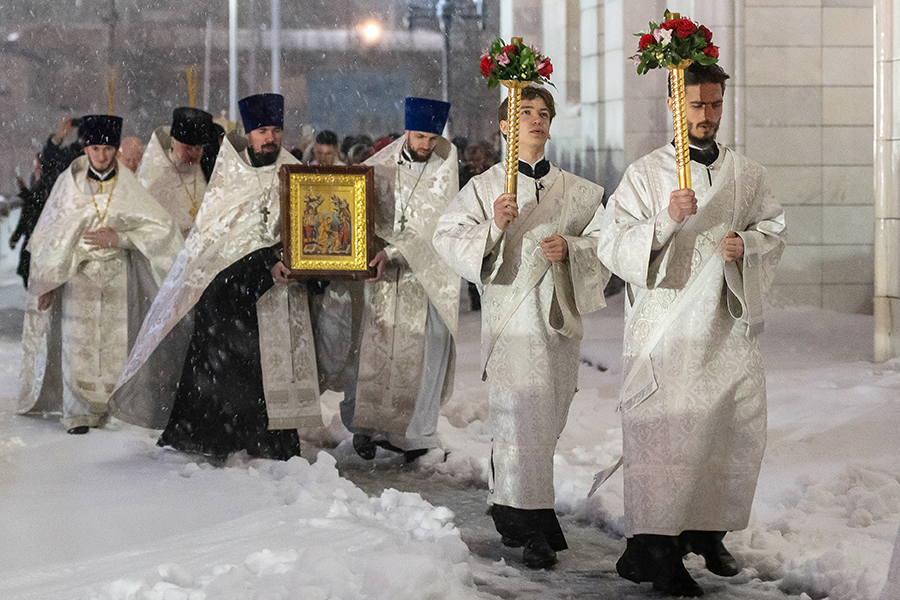 Пасхальная служба в соборе Рождества Христова,&nbsp;Южно-Сахалинск