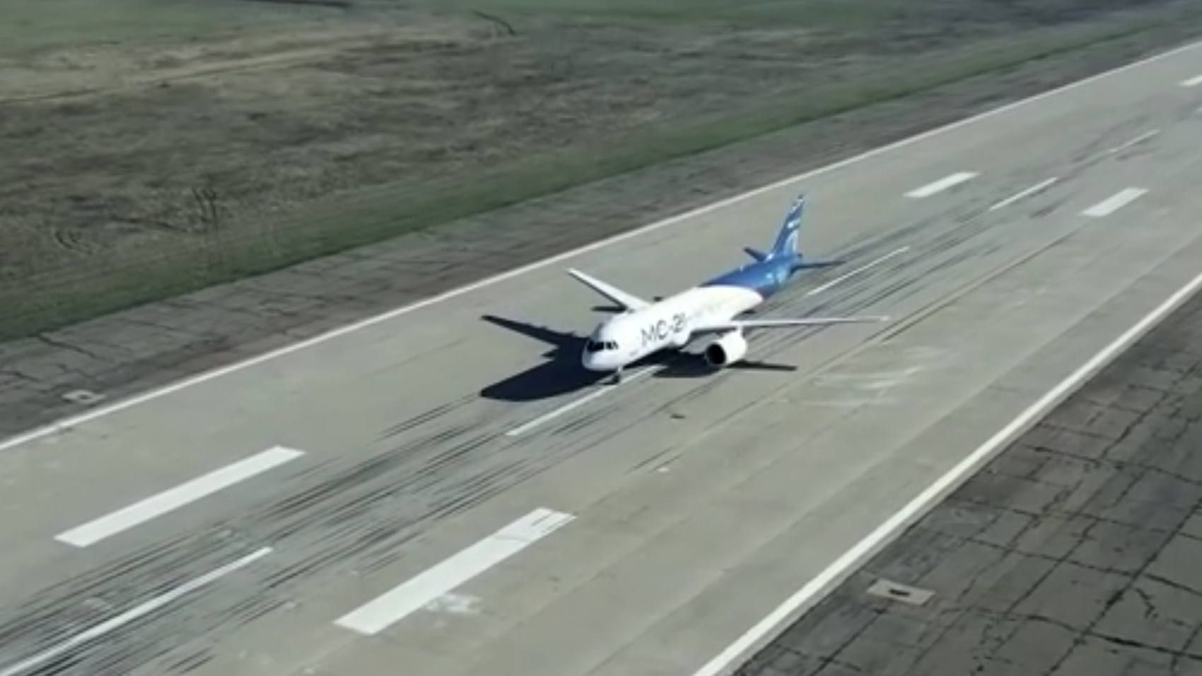 Самолет МС-21 совершил длительный полет с российскими двигателями. Видео